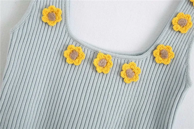 FLORAL APLIQUES CROP TOP