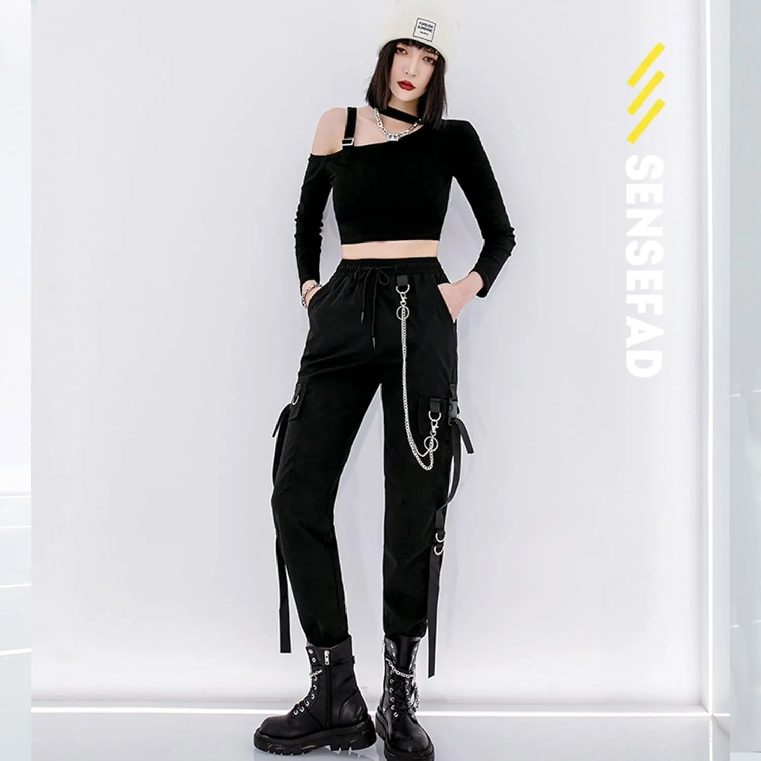 MEINVQIAOTI Black Cargo Pants for Women Techwear Women Loose Street Rock Style Casual Black Pants with Chain Goth Pants