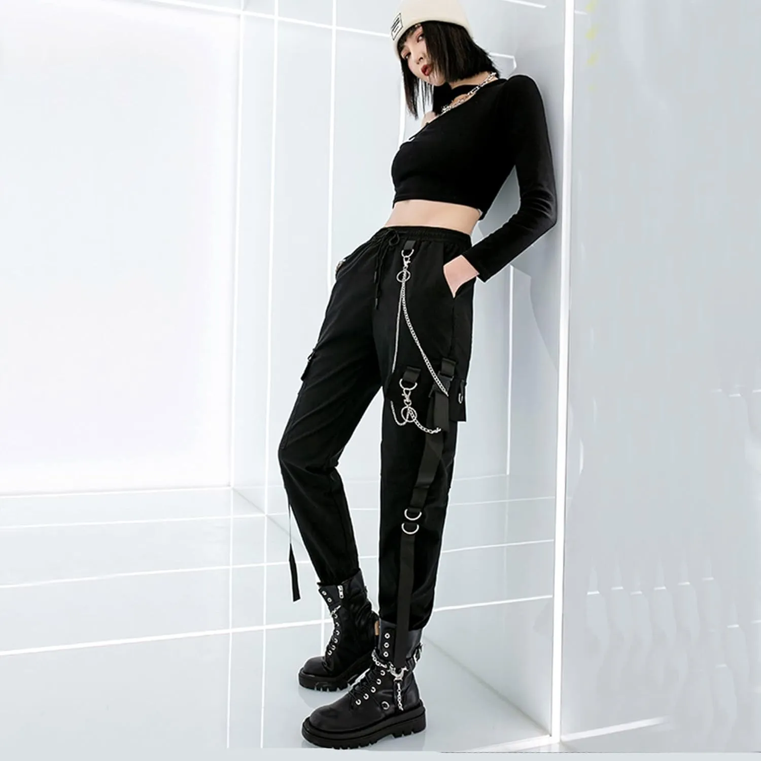 MEINVQIAOTI Black Cargo Pants for Women Techwear Women Loose Street Rock Style Casual Black Pants with Chain Goth Pants