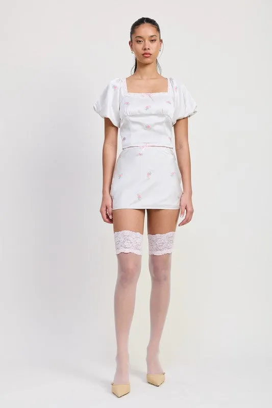 SQAURE NECK BUBBLE CAP SLEEVE TOP