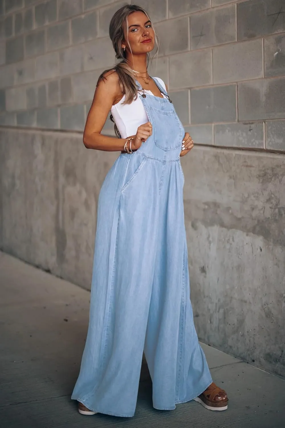 utcoco Women's Casual Loose Denim Overalls Adjustable Strap Wide Leg Bib Jean Overalls Jumpsuit with Pockets